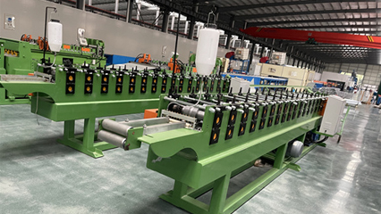Keel roll forming machine